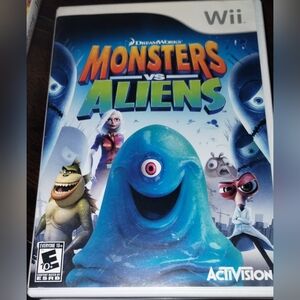 Nintendo Monsters vs Aliens Game - Blue and Green